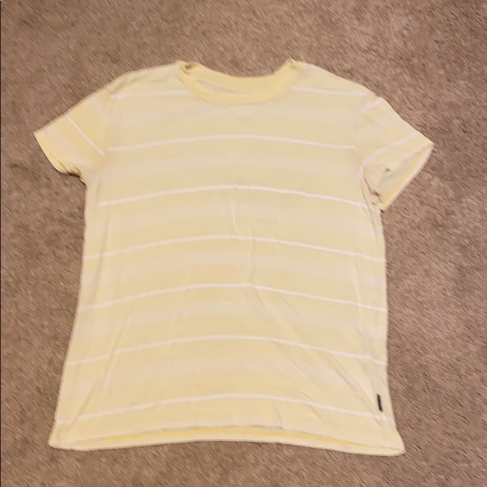rvca t-shirt yellow size xs but fits like small